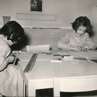 [Attività per l’apprendimento della geometria] Scuola elementare Montessori “U. Bartolomei”, Roma, anni Sessanta - Archivio ONM.$$$489