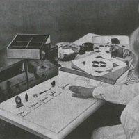 Activity-based reading by matching the word to the object. On the right, a child practises painting. Photograph taken in a Berlin Children's House around 1927 - T. Müller, R. Schneider, <em>Lehrmaterialien 1913-1935. Möbel und Architektur. Techning Meterials 1913-1935. Furniture and Architecture</em>, München, Prestel Verlag, 2002, p.104$$$473
