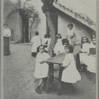 Little girls arranging their work-tables in the courtyard of St. Angelo in Pescheria [anni Dieci] - J. Tozier, <i>The Montessori schools in Rome. The revolutionary educational work of Maria Montessori as carried out in her own schools</i>, "McClure's Magazine", vol.XXXVIII, n.2, december 1911, New York, p.127.$$$203