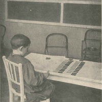 Il bambino ha eseguito un esercizio di flessione dei nomi [primi anni Dieci] - M. Montessori, <i>L'autoeducazione nelle scuole elementari</i>, Roma, E. Loescher & C. - P. Maglione e Strini, 1916.$$$146