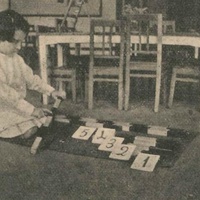 Esercizi col materiale nella "Casa dei Bambini" all'Umanitaria diretta dalla signora Lola Condulmari [anni Venti] - "L'Idea Montessori", a.I, n.3-4, 31 agosto-30 settembre 1927, p.23.$$$230