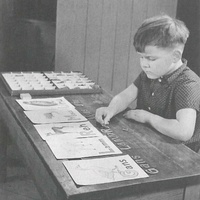 Scuola Montessori, Berlino The boy is in his first year at school. He is still copying the words, but will soon be able to make them entirely on his own. Montessori class, Berlin-Tempel-hof, 1950 - T. Müller, R. Schneider, <em>Lehrmaterialien 1913-1935. Möbel und Architektur. Techning Meterials 1913-1935. Furniture and Architecture</em>, München, Prestel Verlag, 2002, p.103$$$470